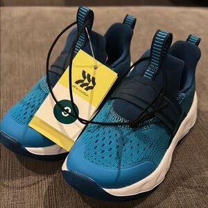 Cat & Jack Toddler Boy Blue Slip on Sneakers 9 NWT